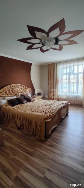 Satılır 6 otaqlı həyət evi