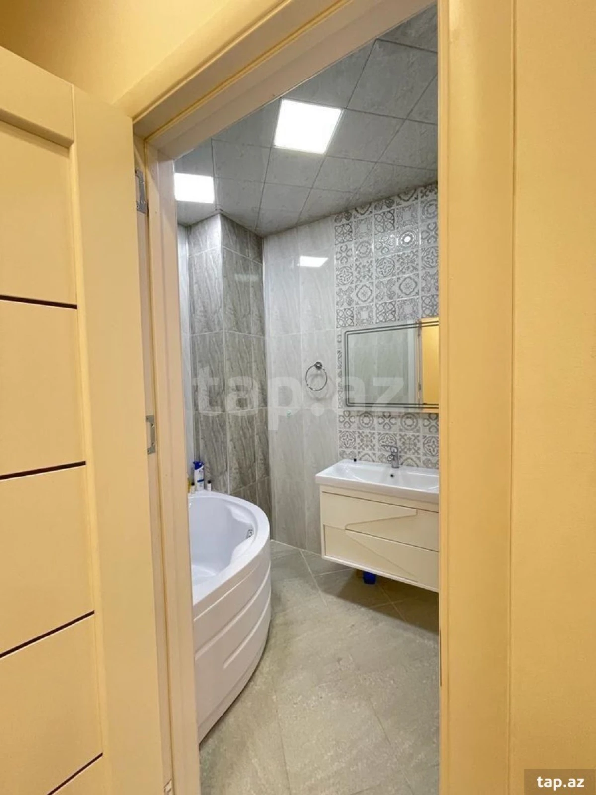 Kirayə verilir 3 otaqlı yeni tikili 100 m²