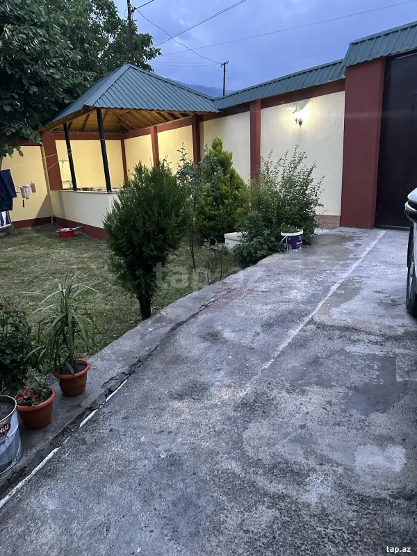 Satılır 4 otaqlı həyət evi