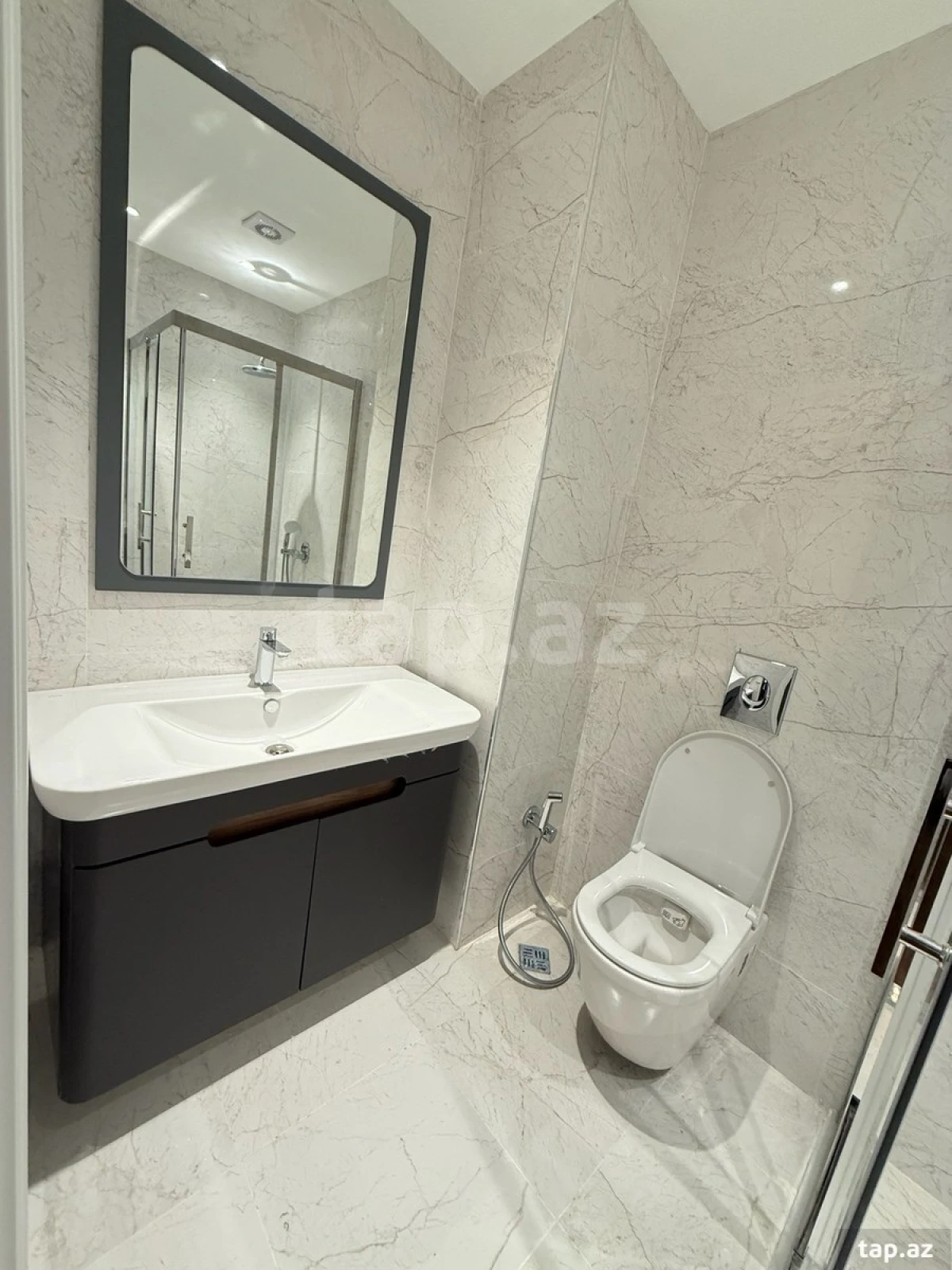 Kirayə verilir 2 otaqlı yeni tikili 75 m²
