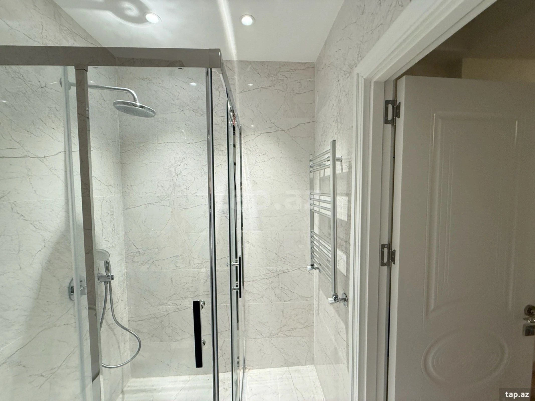 Kirayə verilir 2 otaqlı yeni tikili 75 m²