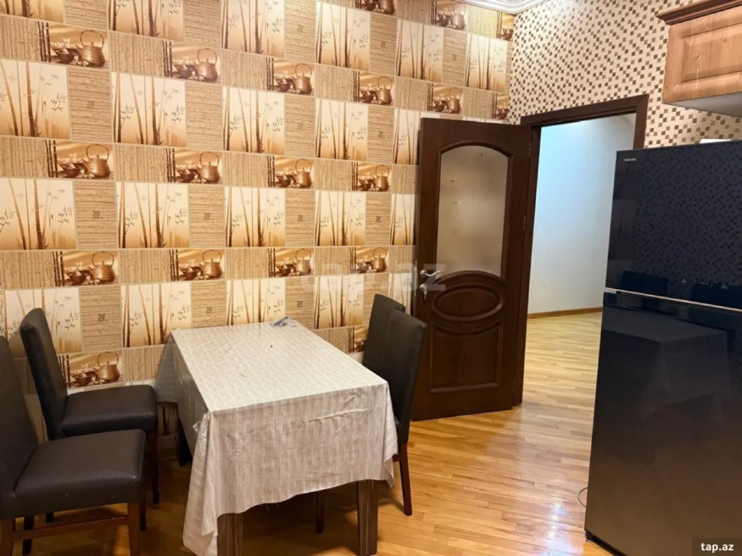 Kirayə verilir 4 otaqlı yeni tikili 200 m²