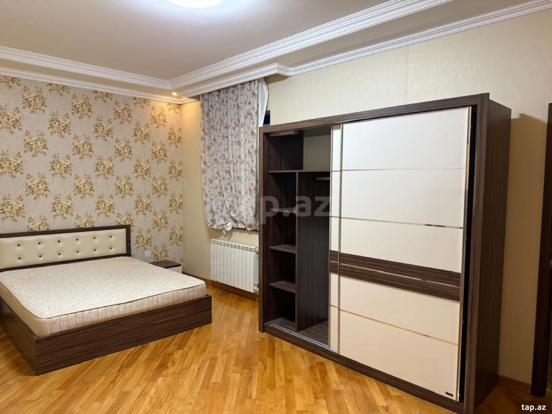 Kirayə verilir 4 otaqlı yeni tikili 200 m²