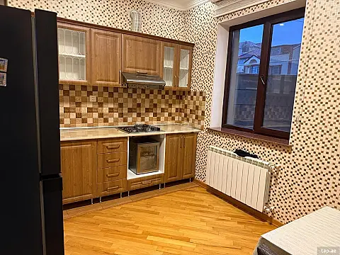 Kirayə verilir 4 otaqlı yeni tikili 200 m²