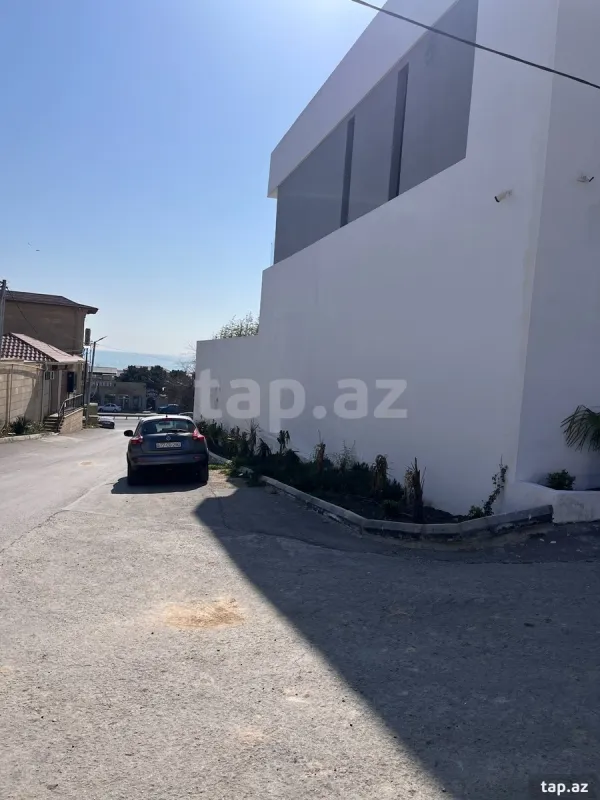 Kirayə verilir 4 otaqlı yeni tikili 200 m²