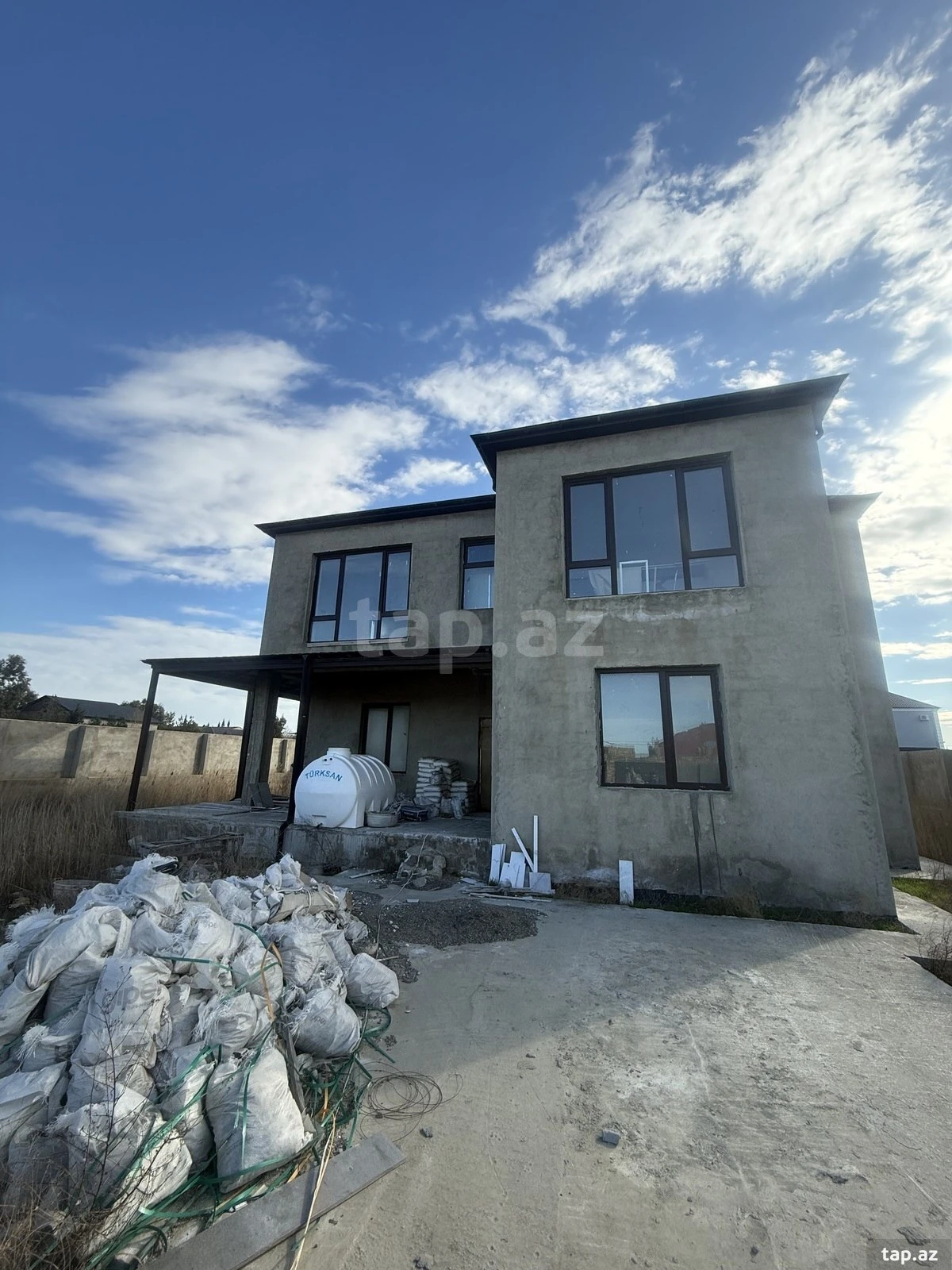 Satılır 6 otaqlı həyət evi