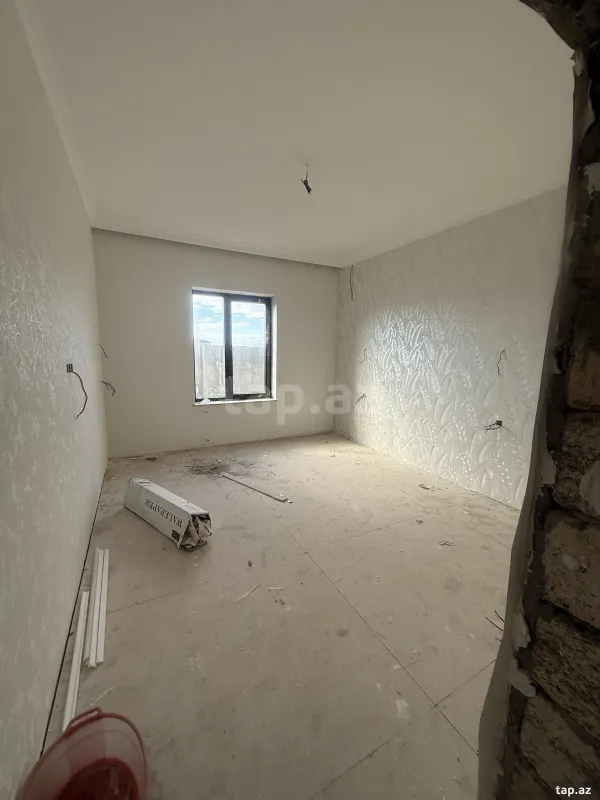 Satılır 6 otaqlı həyət evi