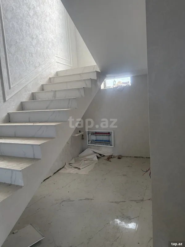 Satılır 6 otaqlı həyət evi