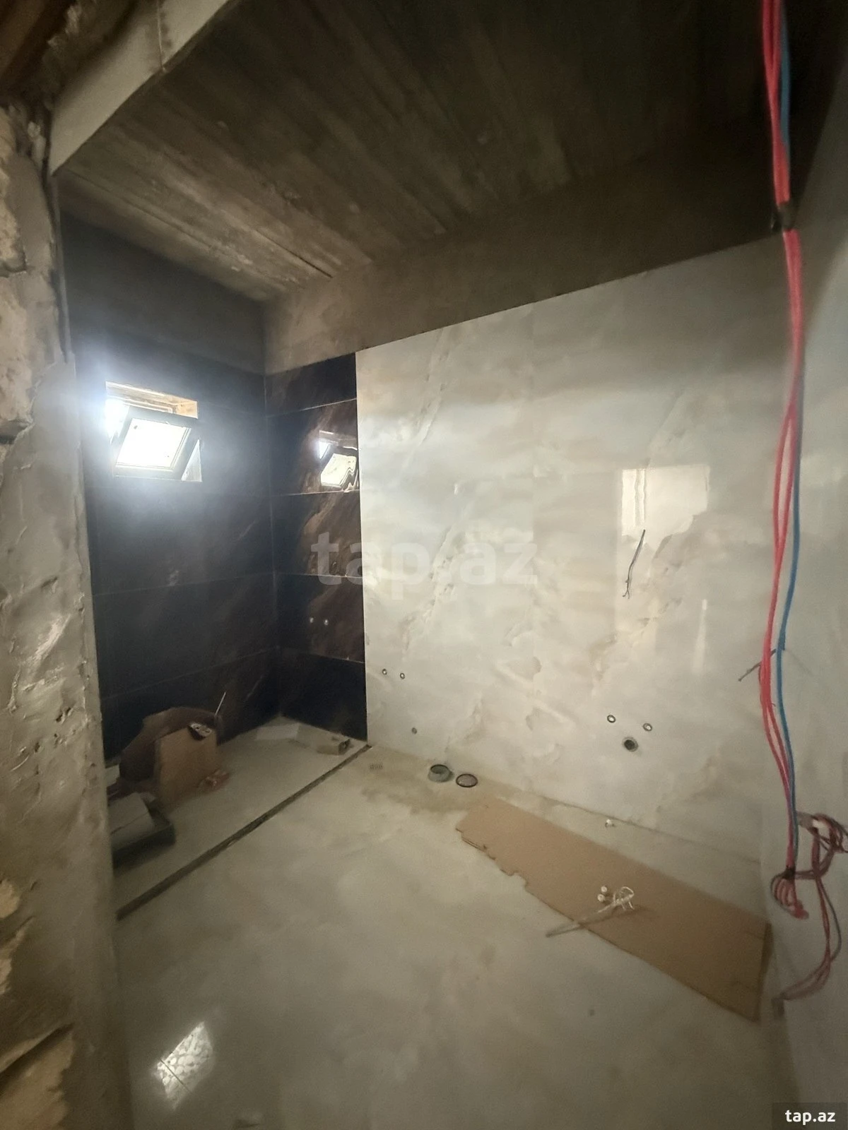 Satılır 6 otaqlı həyət evi