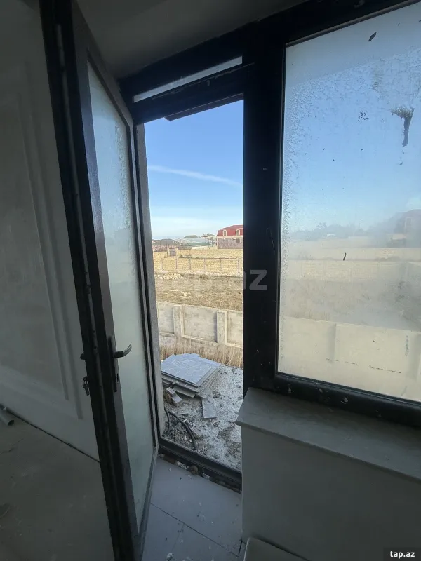 Satılır 6 otaqlı həyət evi