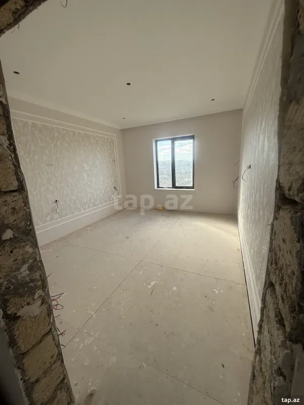 Satılır 6 otaqlı həyət evi