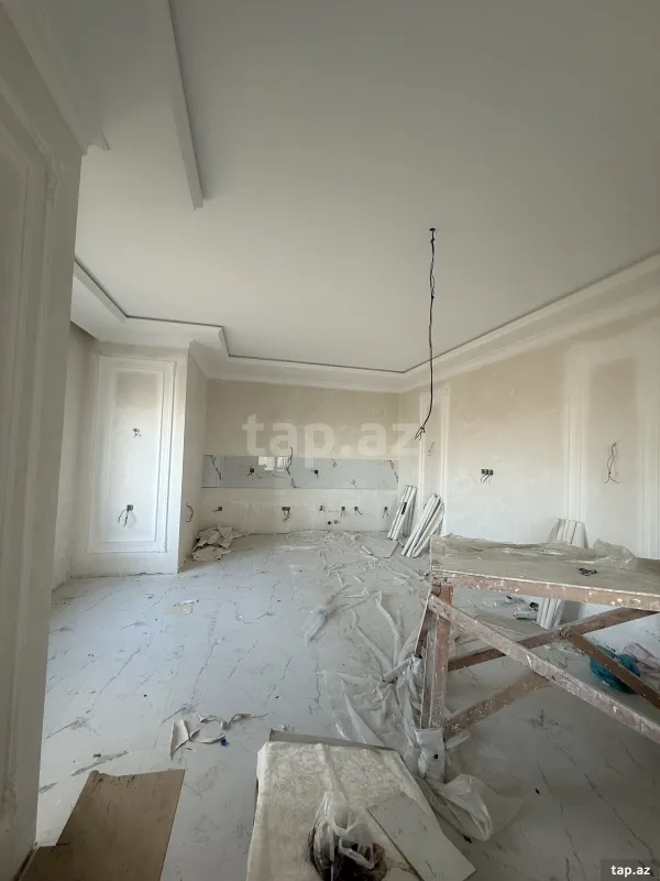 Satılır 6 otaqlı həyət evi