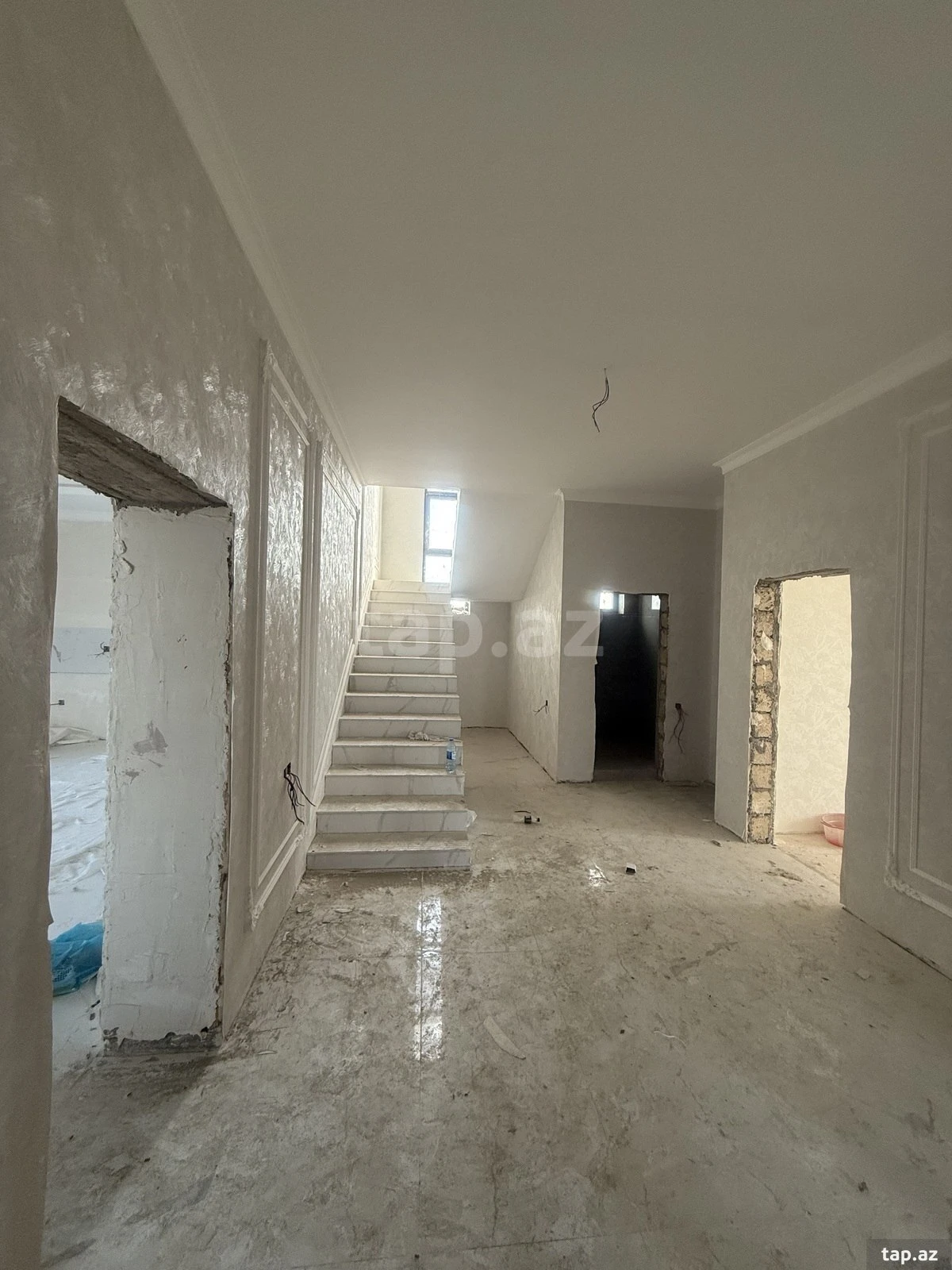 Satılır 6 otaqlı həyət evi