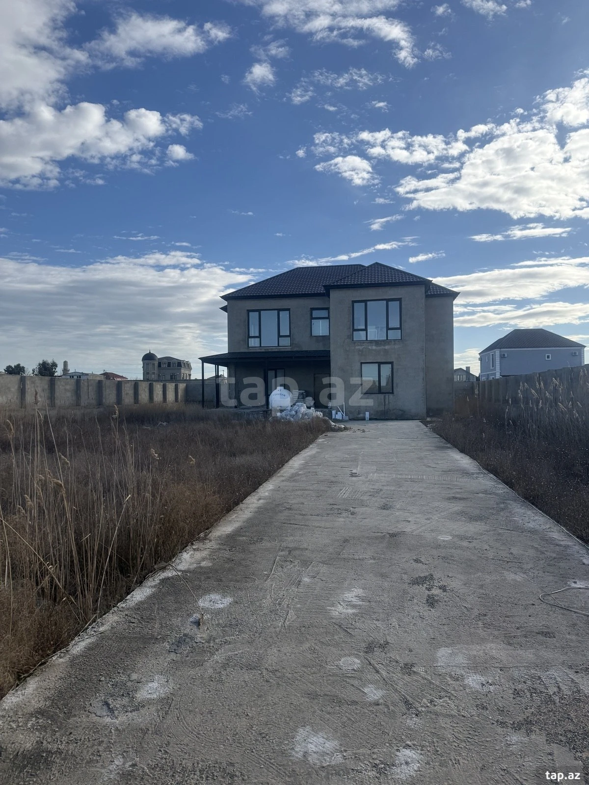 Satılır 6 otaqlı həyət evi