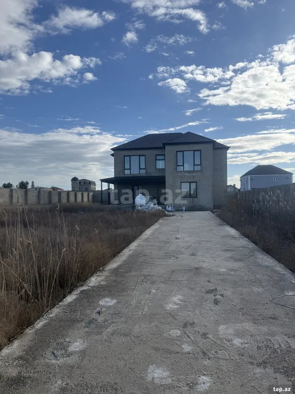 Satılır 6 otaqlı həyət evi