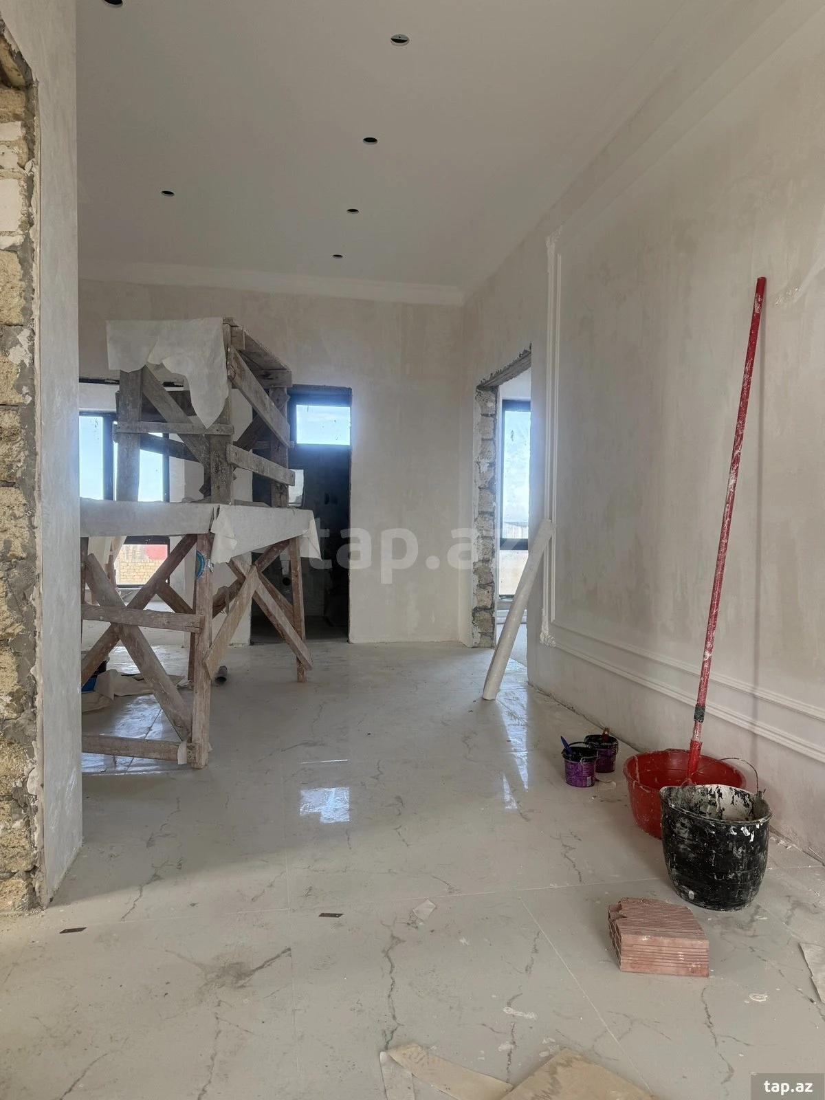 Satılır 6 otaqlı həyət evi