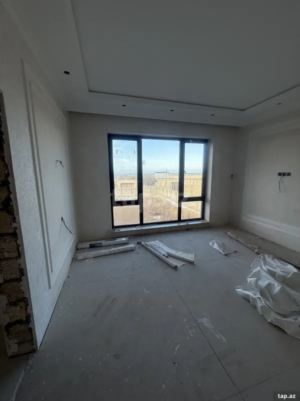 Satılır 6 otaqlı həyət evi