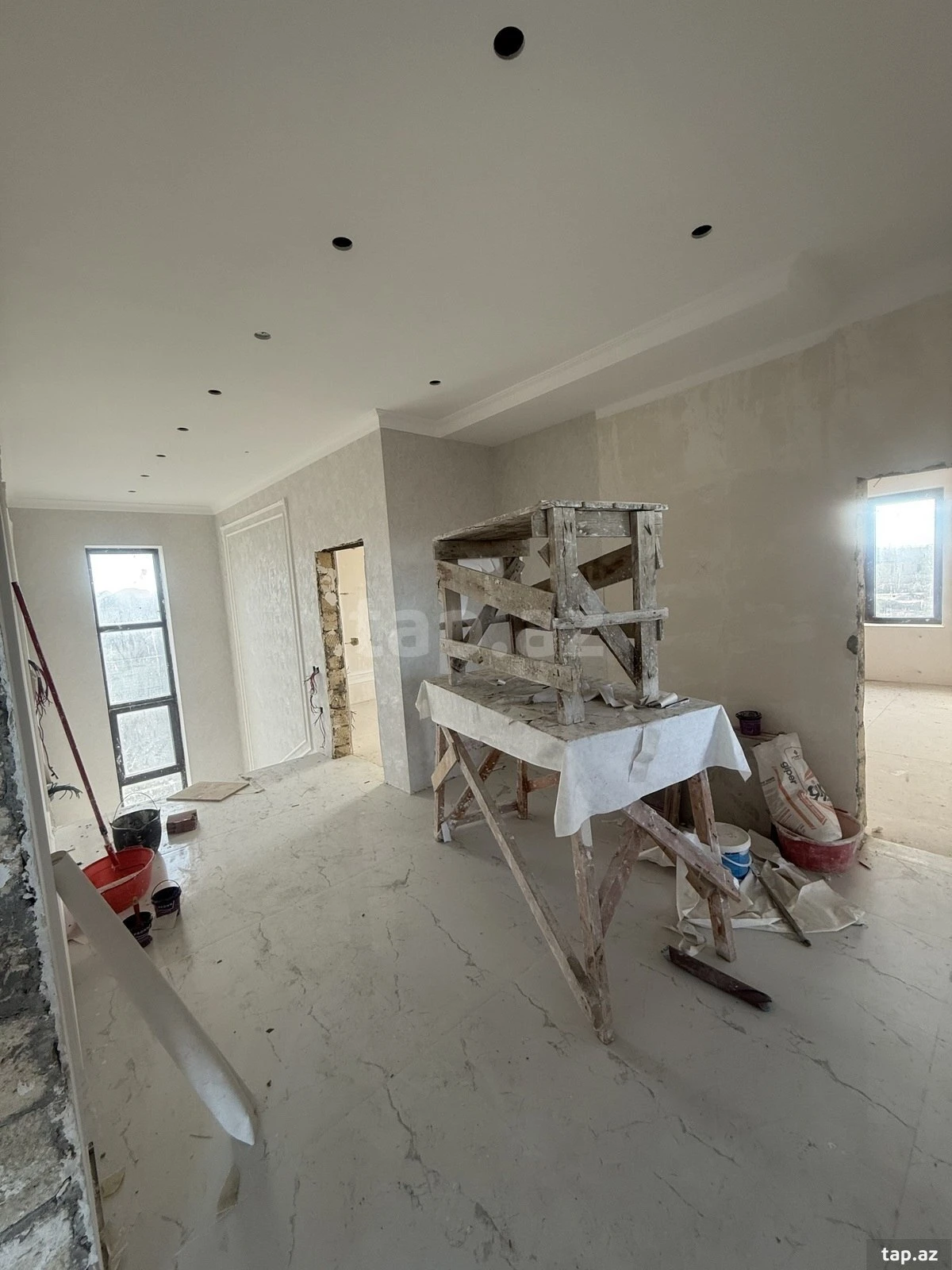 Satılır 6 otaqlı həyət evi