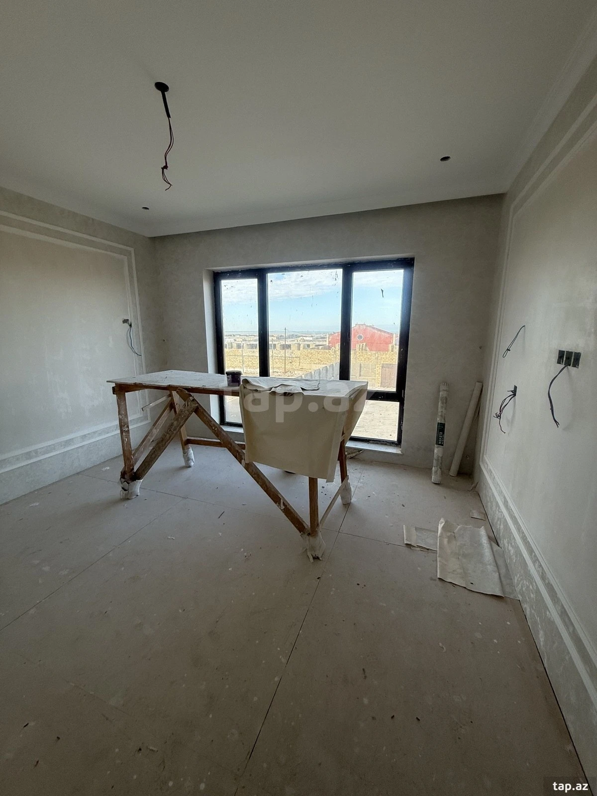 Satılır 6 otaqlı həyət evi