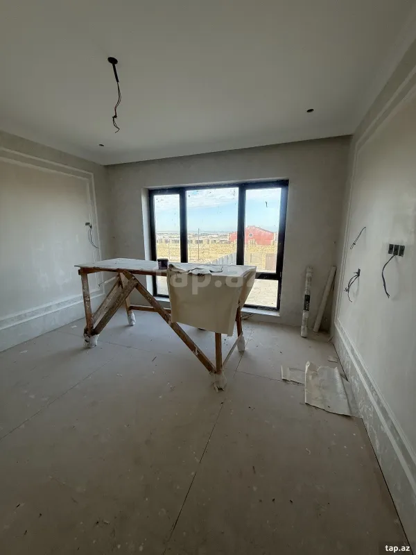 Satılır 6 otaqlı həyət evi