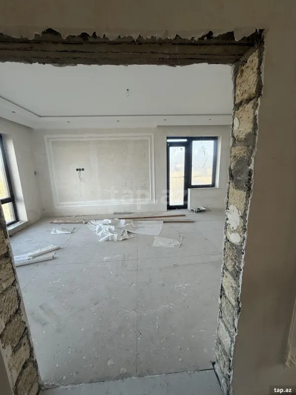 Satılır 6 otaqlı həyət evi