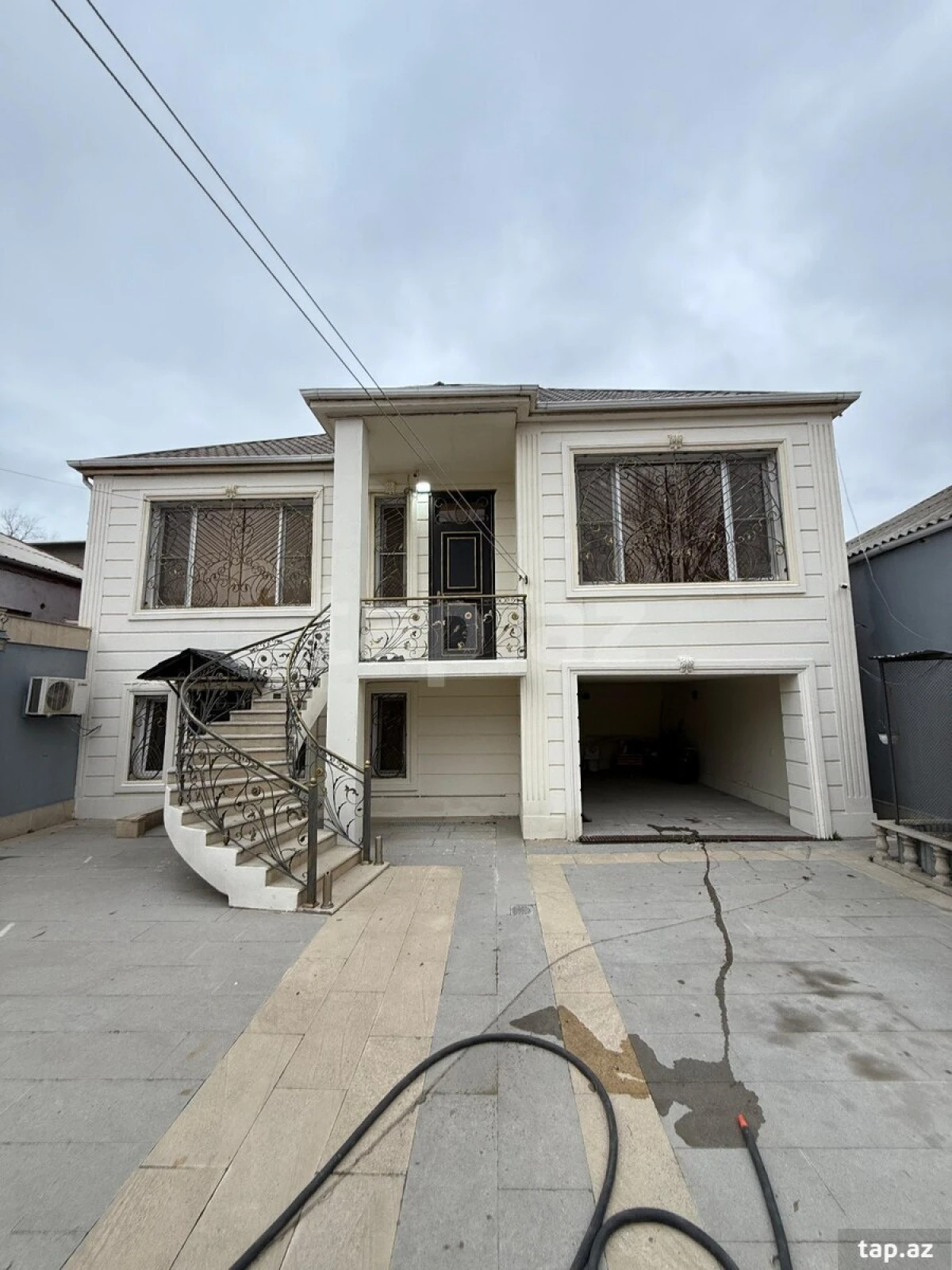 Satılır 5 otaqlı həyət evi