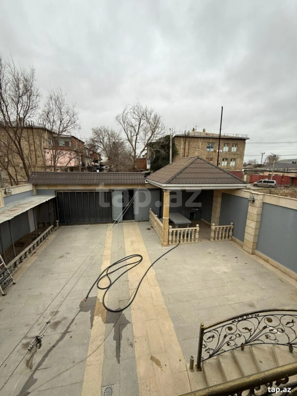 Satılır 5 otaqlı həyət evi