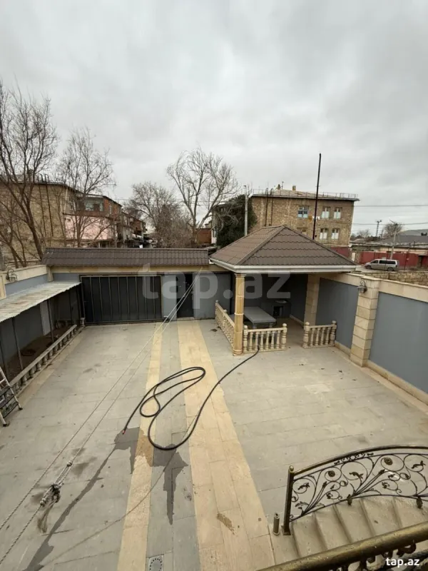 Satılır 5 otaqlı həyət evi