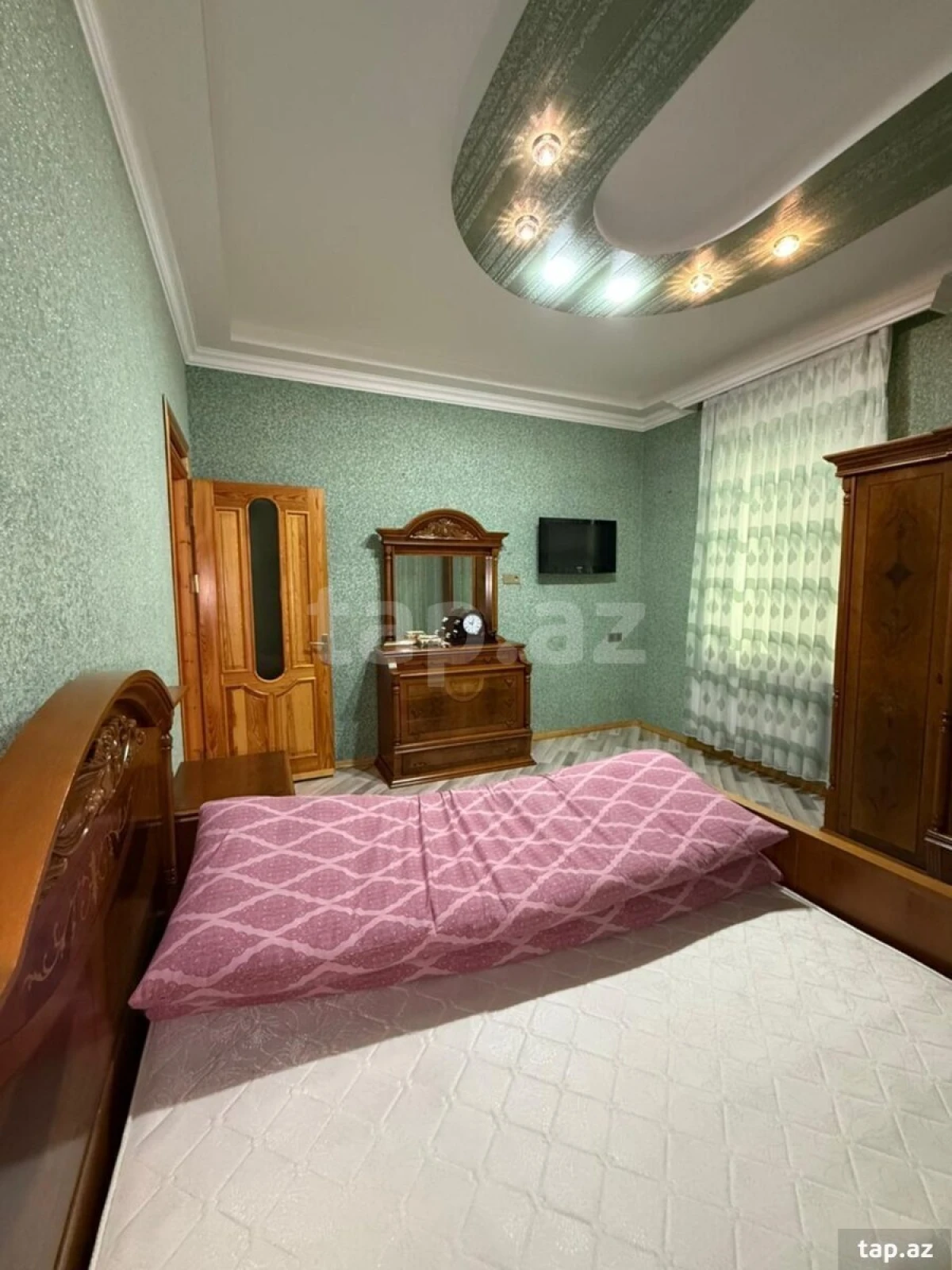 Satılır 5 otaqlı həyət evi