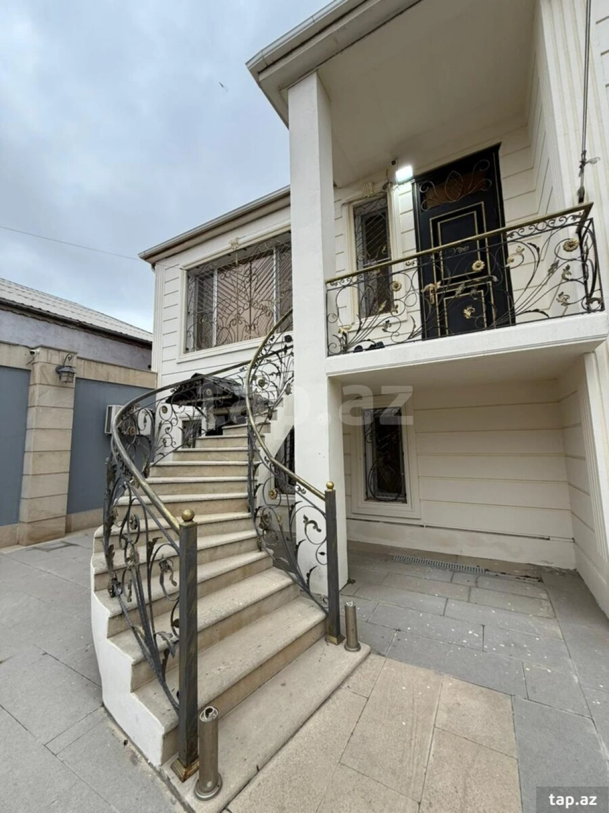Satılır 5 otaqlı həyət evi