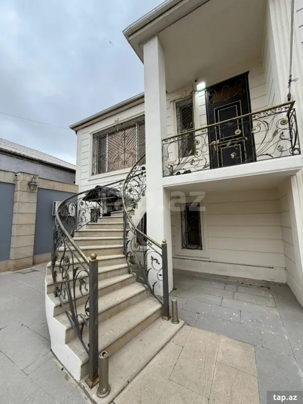 Satılır 5 otaqlı həyət evi