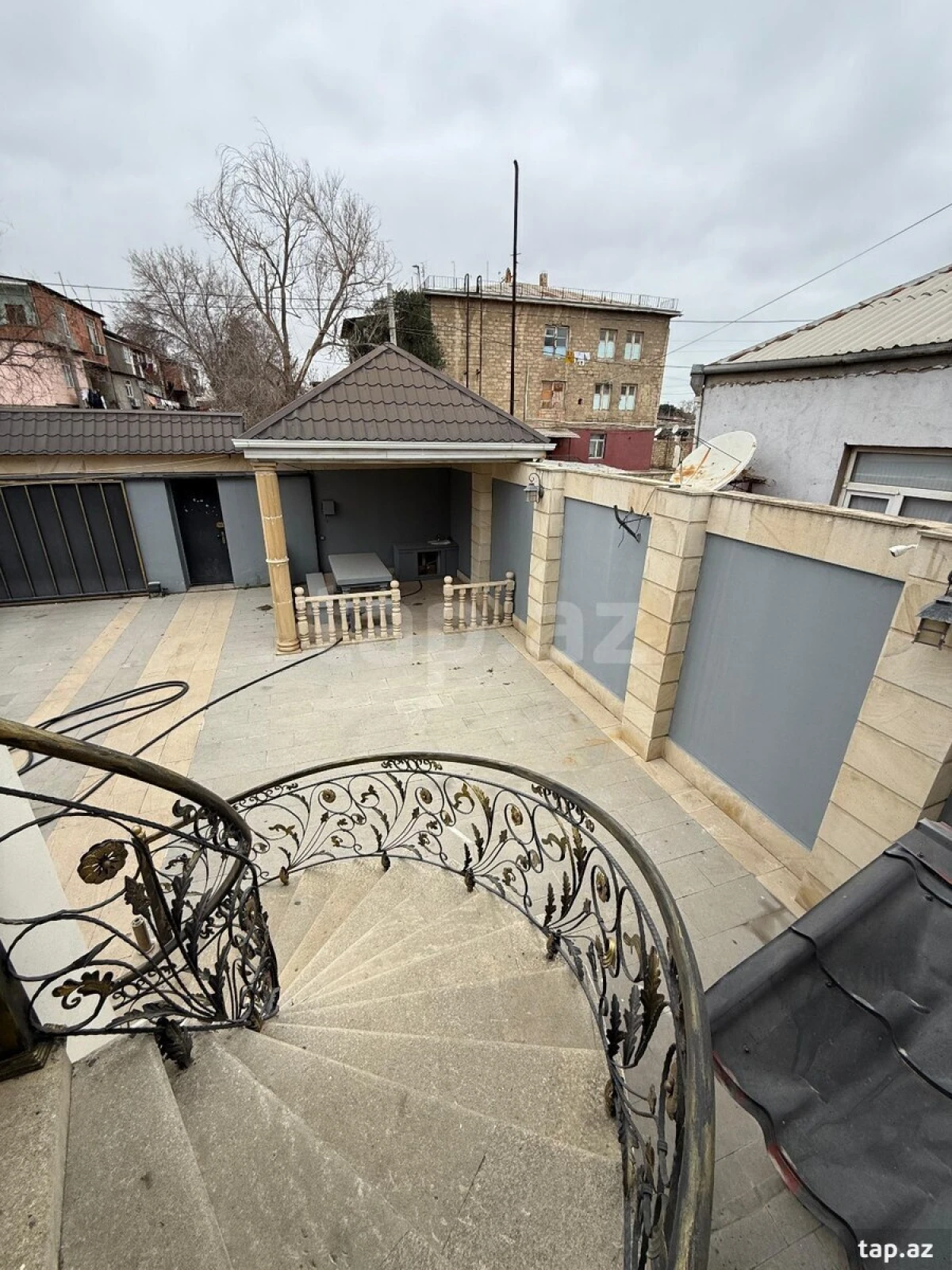 Satılır 5 otaqlı həyət evi
