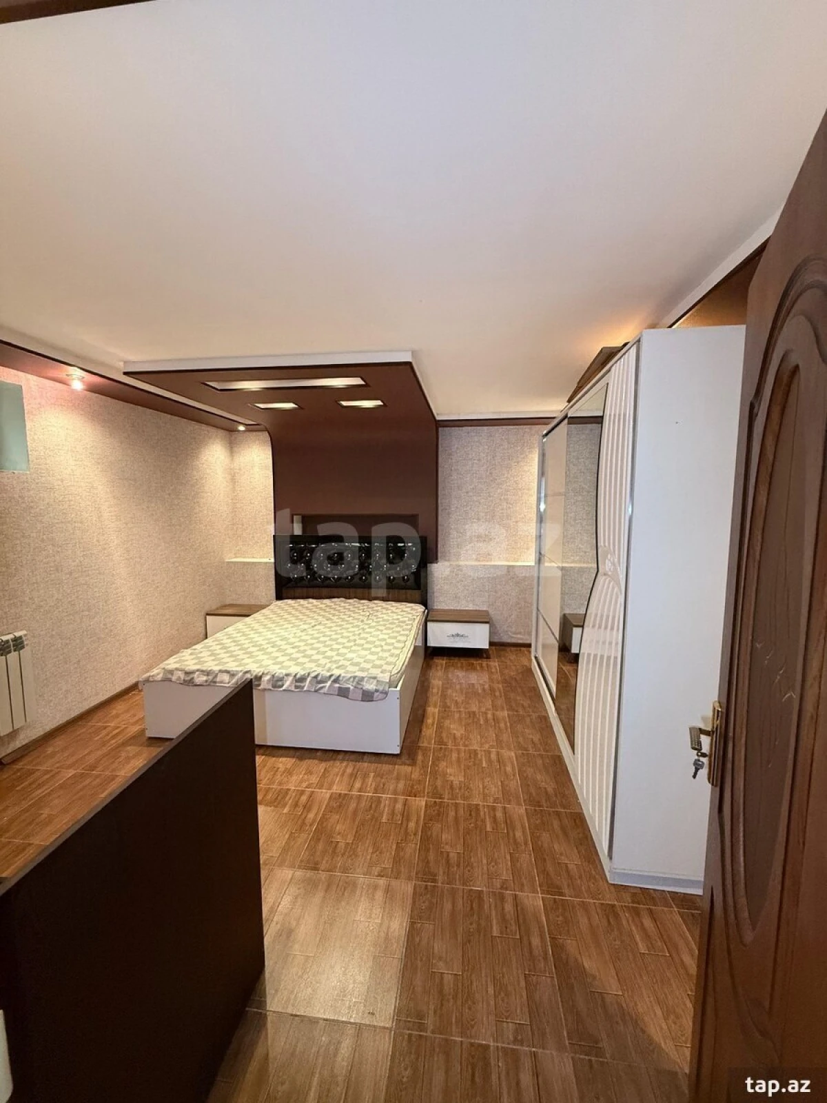 Satılır 5 otaqlı həyət evi