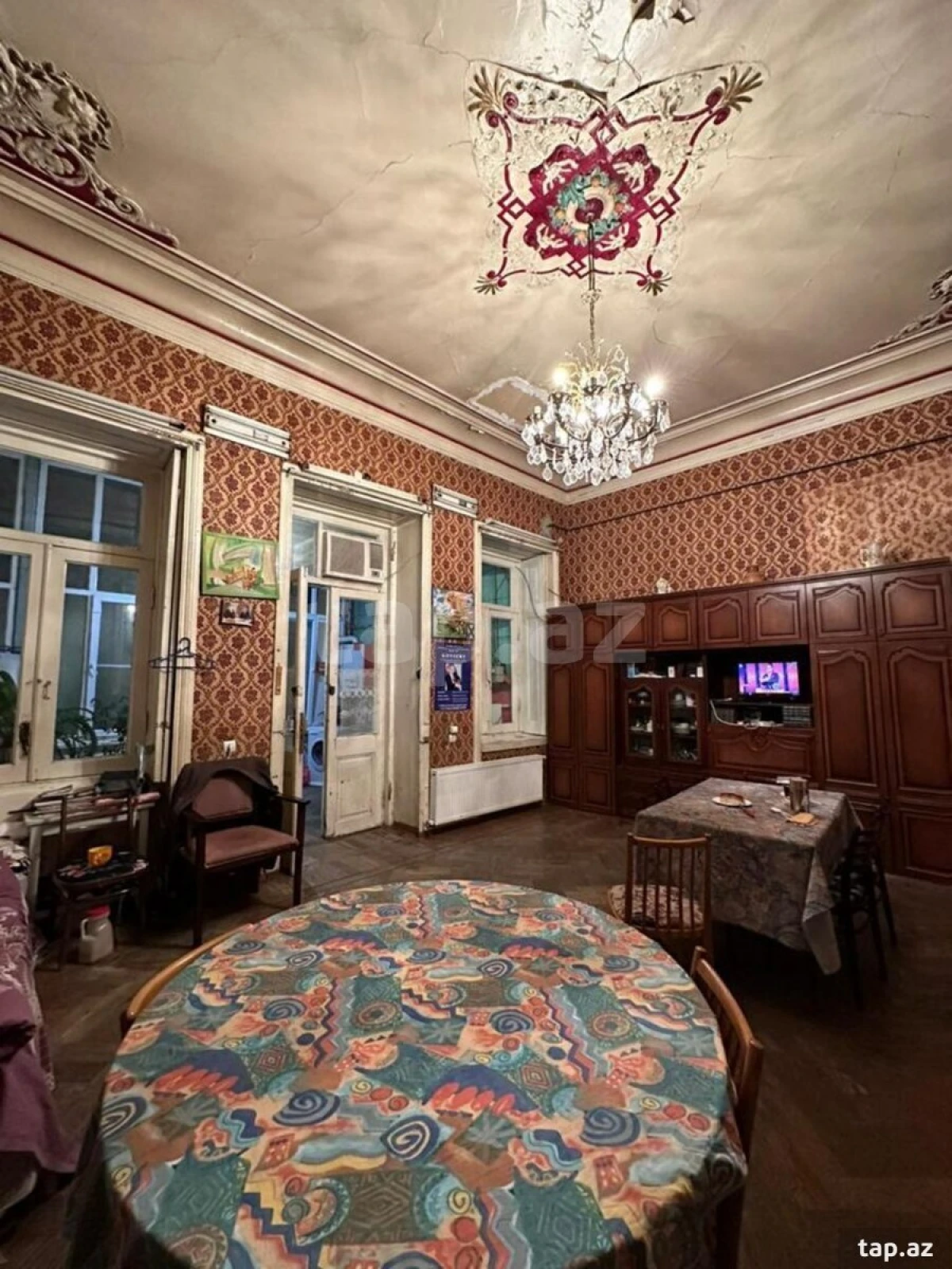 Satılır 4 otaqlı mənzil 180 m²