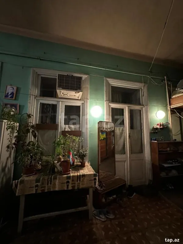 Satılır 4 otaqlı mənzil 180 m²