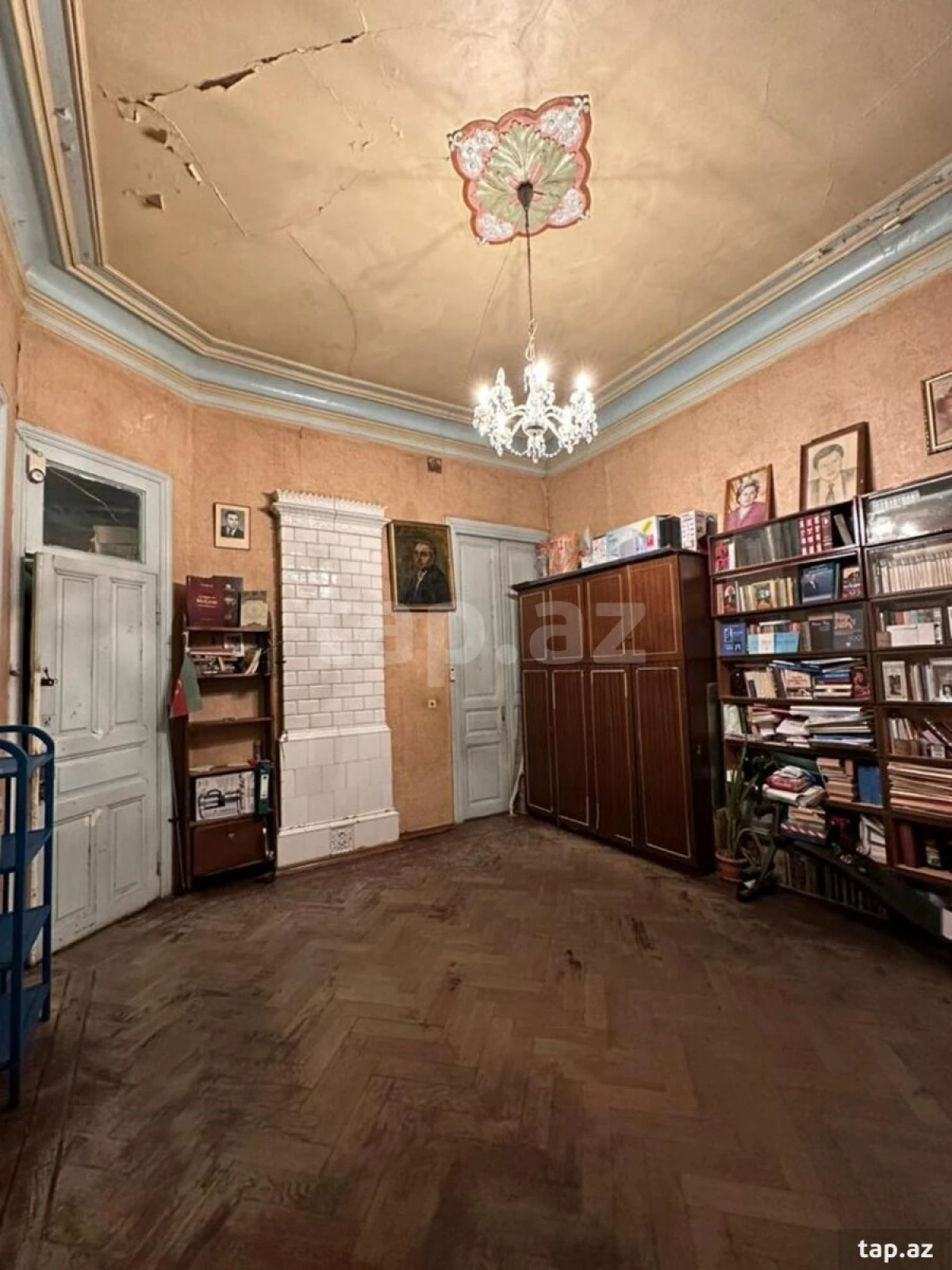 Satılır 4 otaqlı mənzil 180 m²