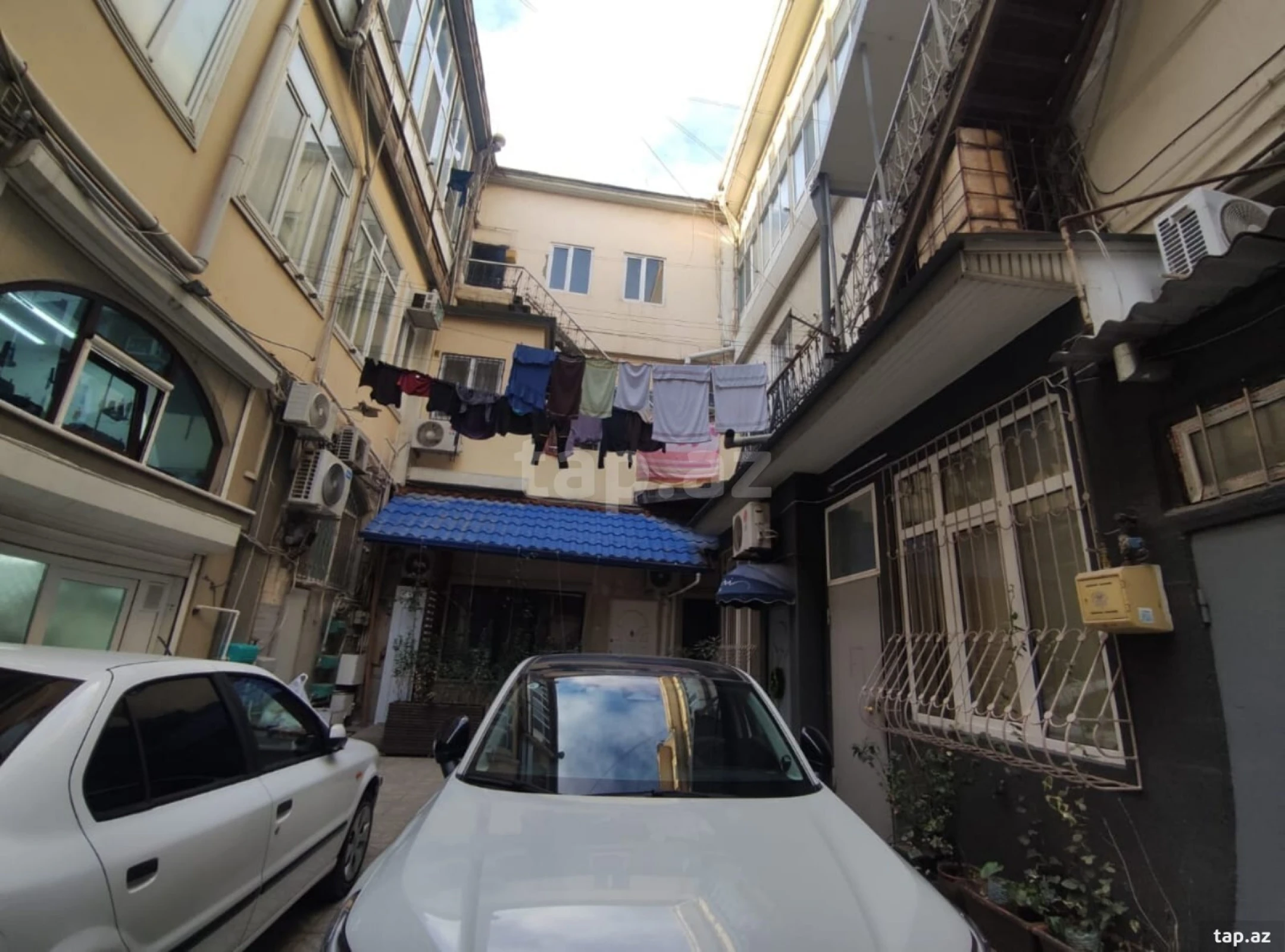 Satılır 4 otaqlı mənzil 180 m²