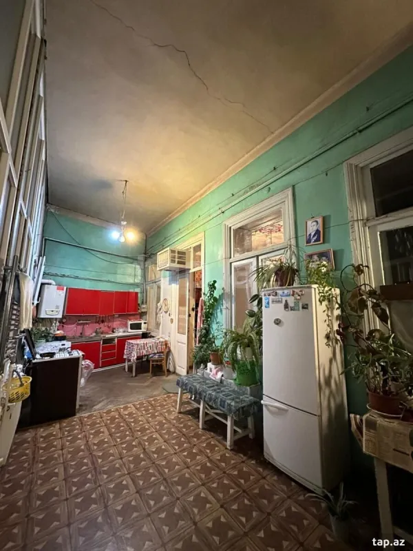 Satılır 4 otaqlı mənzil 180 m²