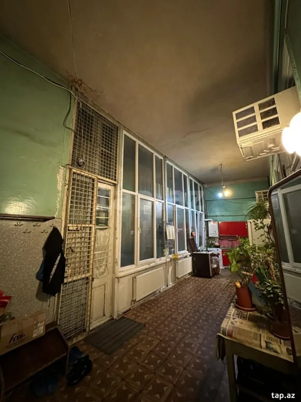 Satılır 4 otaqlı mənzil 180 m²