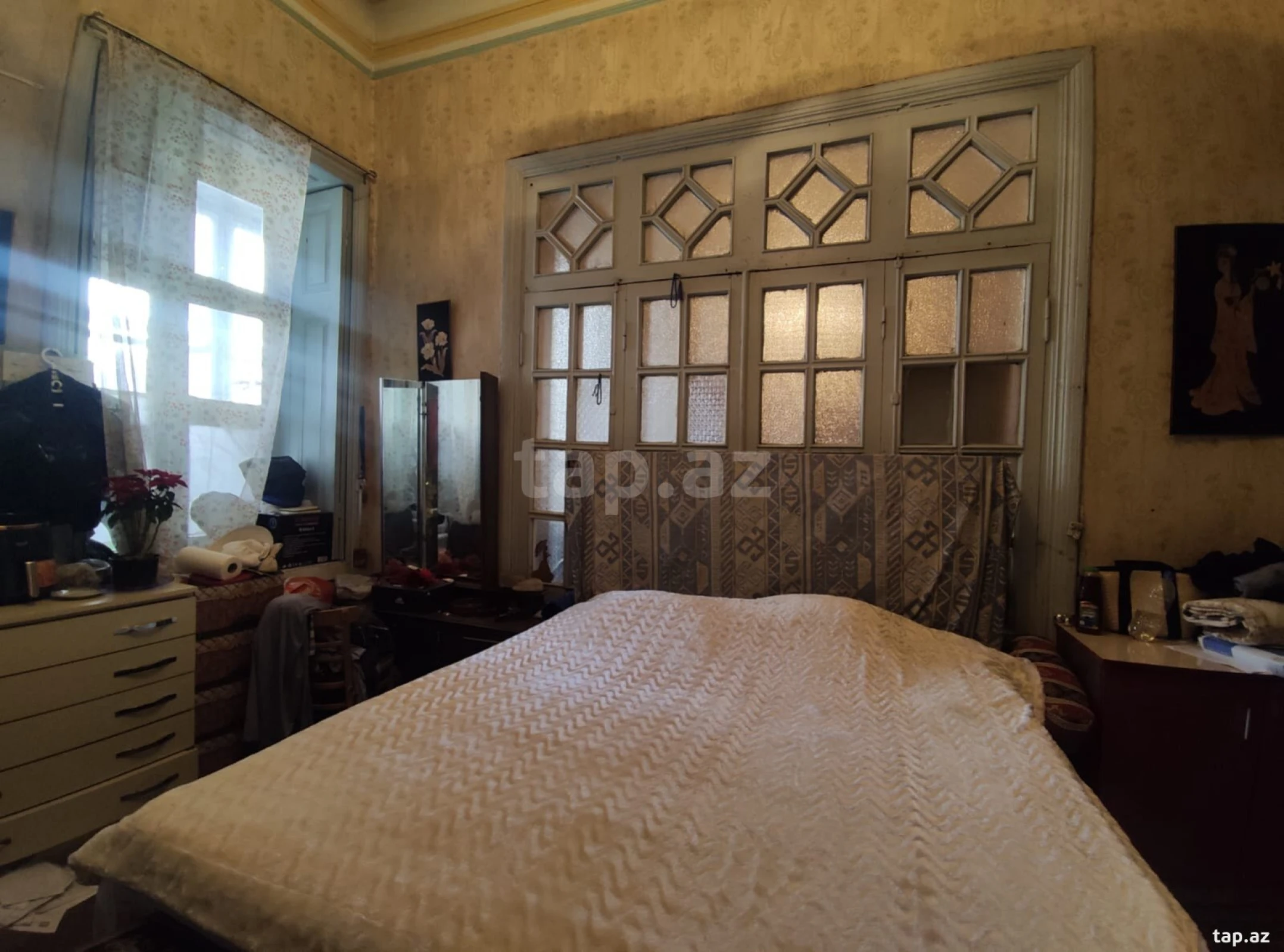 Satılır 4 otaqlı mənzil 180 m²