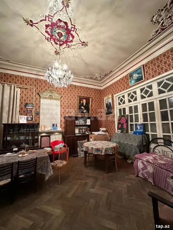 Satılır 4 otaqlı mənzil 180 m²