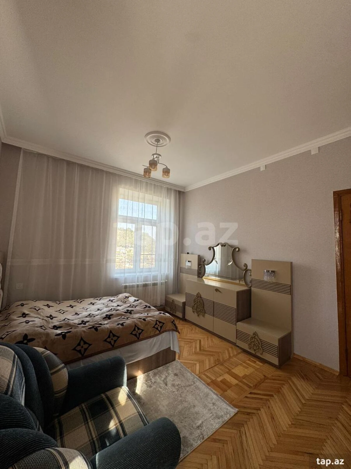 Kirayə verilir 2 otaqlı mənzil 80 m²