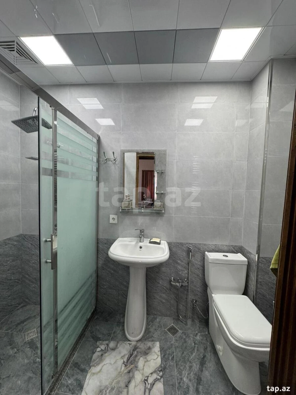 Kirayə verilir 2 otaqlı mənzil 80 m²