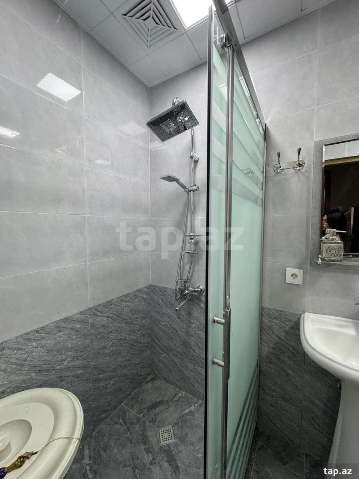 Kirayə verilir 2 otaqlı mənzil 80 m²
