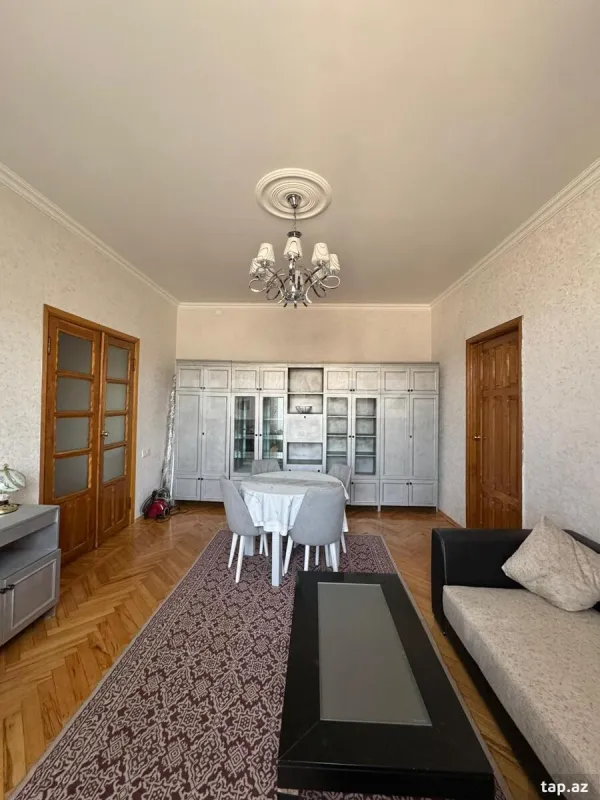 Kirayə verilir 2 otaqlı mənzil 80 m²