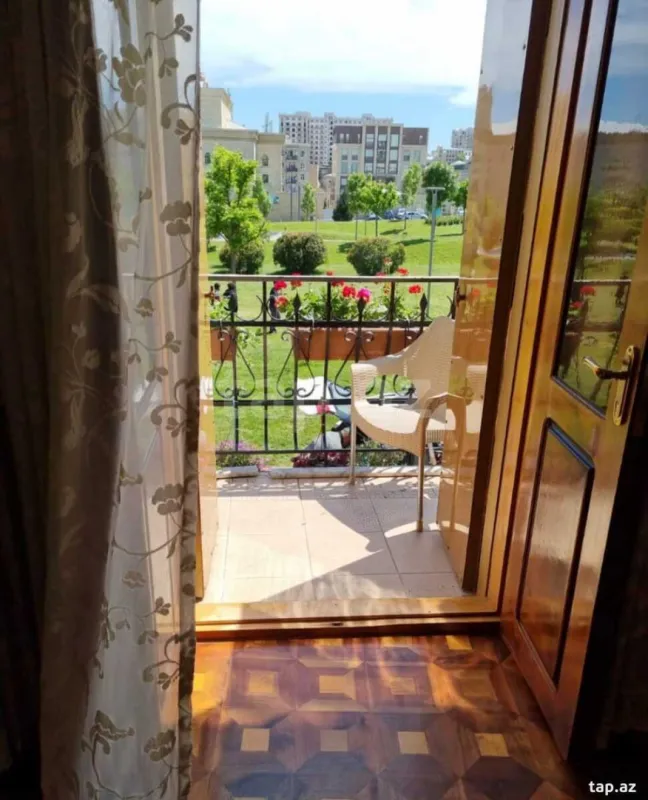 Kirayə verilir 5 otaqlı mənzil 250 m²