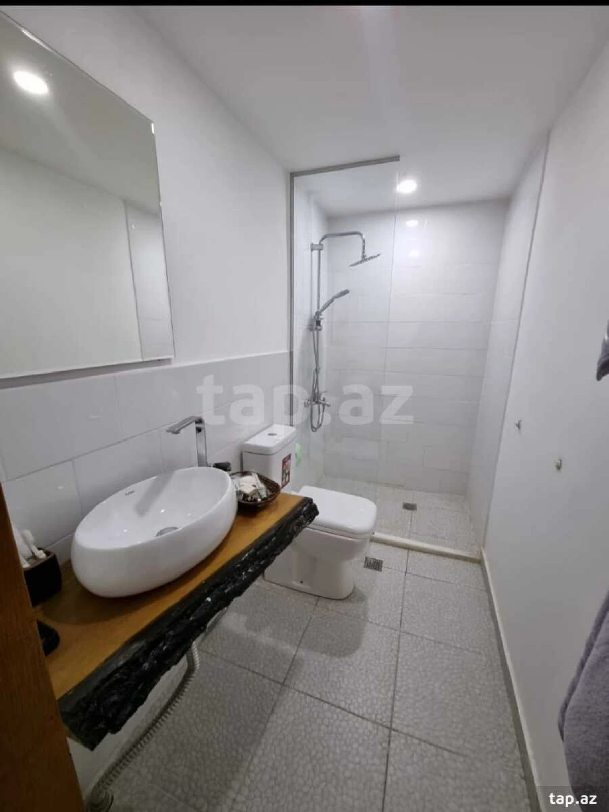 Kirayə verilir 5 otaqlı mənzil 250 m²