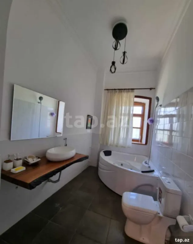 Kirayə verilir 5 otaqlı mənzil 250 m²