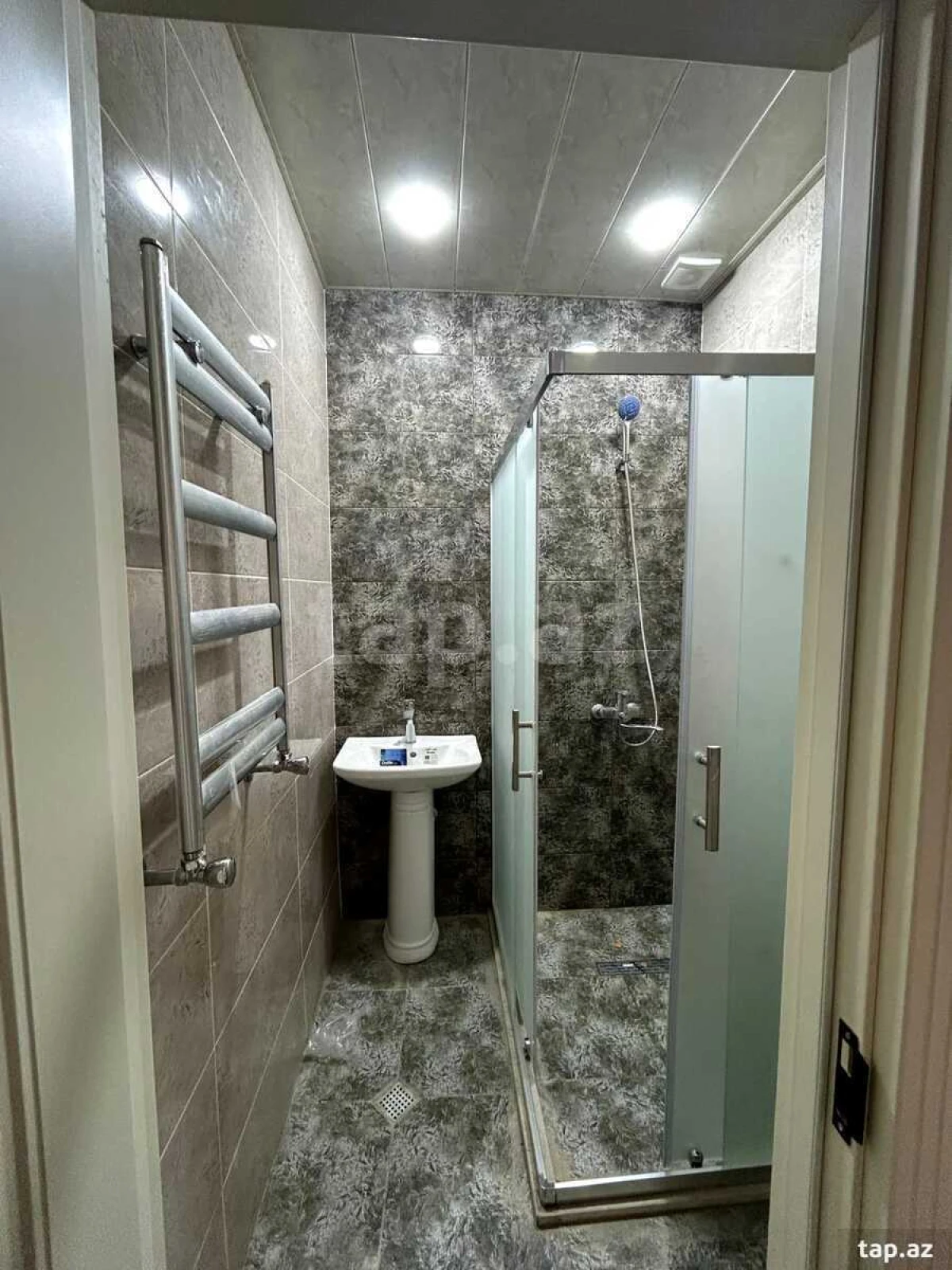 Kirayə verilir 2 otaqlı yeni tikili 79 m²