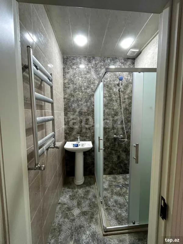 Kirayə verilir 2 otaqlı yeni tikili 79 m²